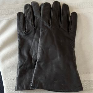 Great BUY.  Black Leather Gloves for the cold weather!